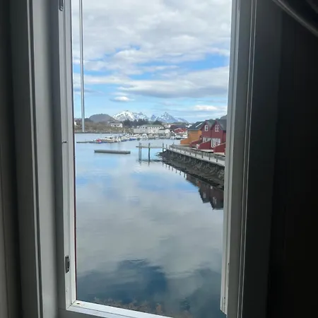 Apartment Sjoglott Lofoten- Modern By The Sea Ballstad Vestvagoy