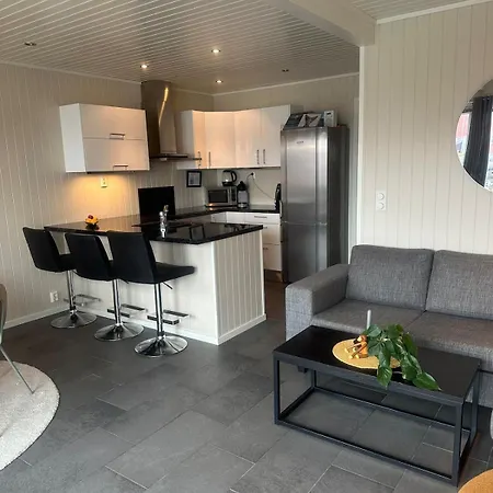Apartment Sjoglott Lofoten- Modern By The Sea Ballstad
