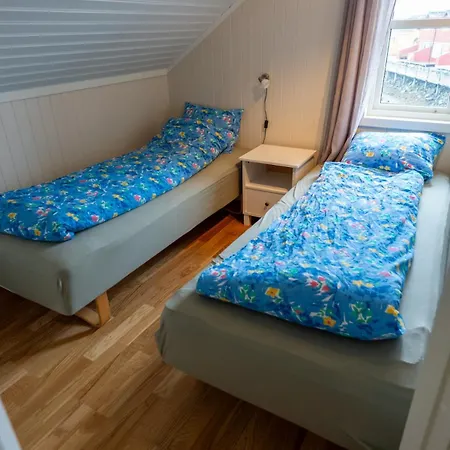 Apartment Sjoglott Lofoten- Modern By The Sea Ballstad Vestvagoy